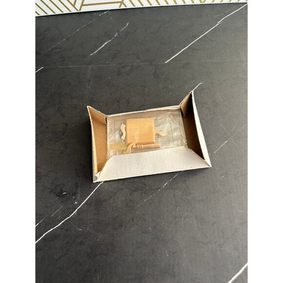 The House of Miniatures Unassembled Queen Anne Fire Screen - Picture 3 of 4